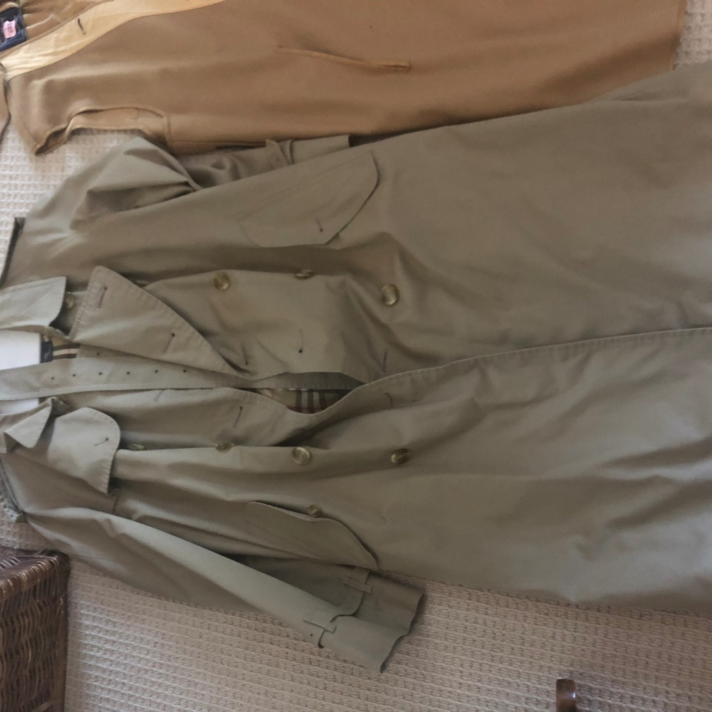 Authentic Men's Burberry Trench Coat - Picture 8 of 8